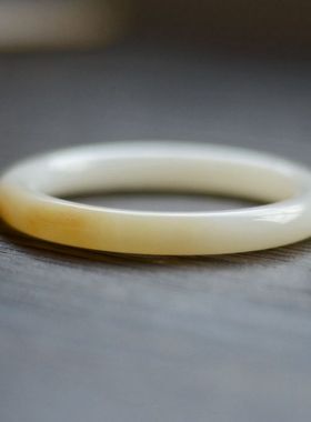 圆条手镯带证书新疆和田玉