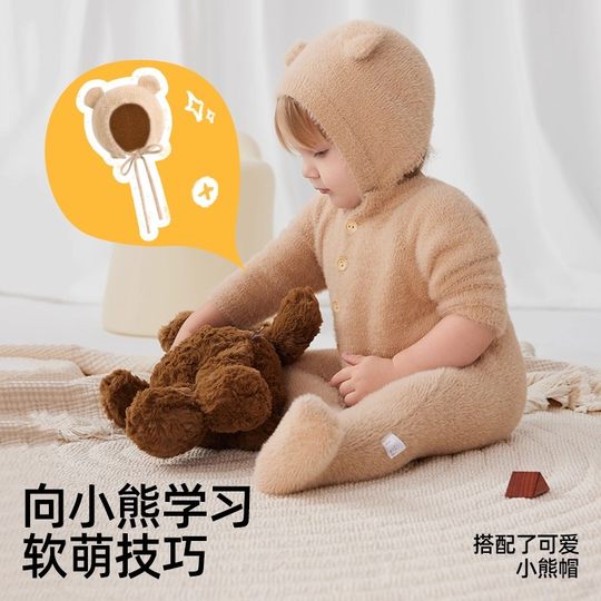 Baby's furry one-piece pajamas are super cute for autumn and winter