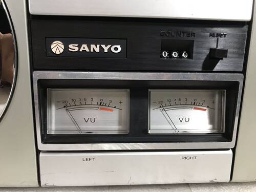 经典的三洋收录机4500k功能全好的双表头颇有动感 - 图2