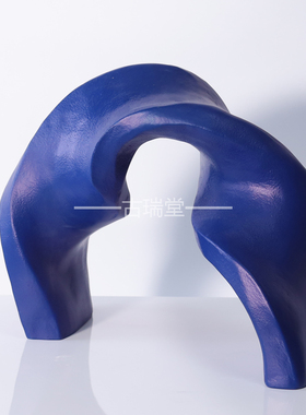 树脂装饰现代客厅几何扭曲