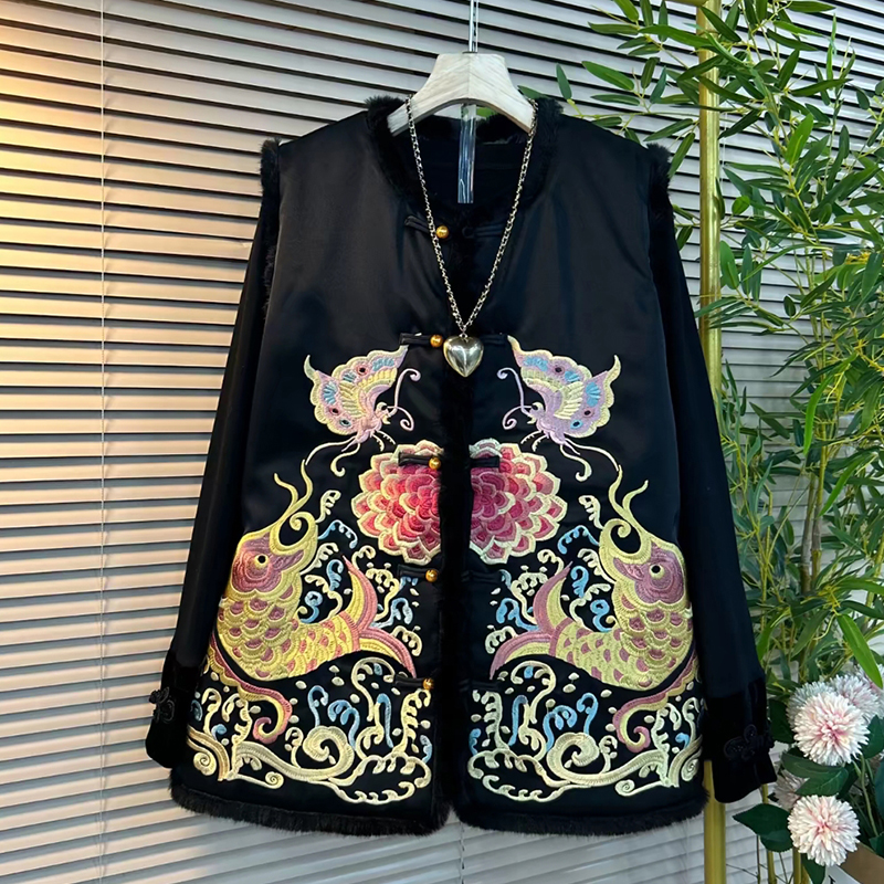 加大码女装盘扣刺绣复古风百搭马甲胖妹妹休闲百搭简约盘扣打底衫 - 图0