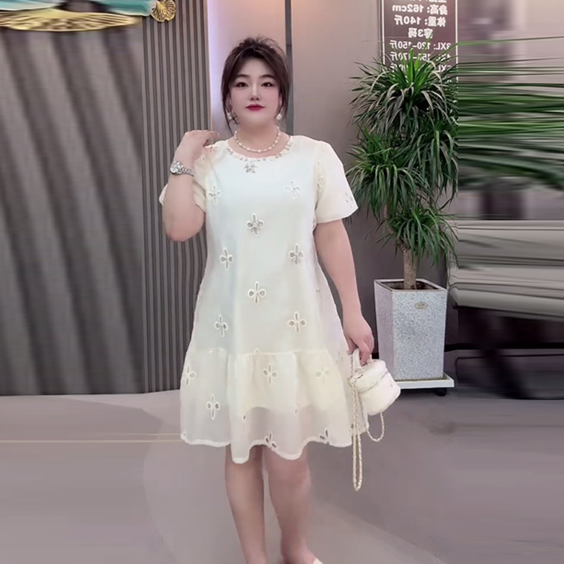 胖MM加肥圆领镂空花短袖连衣裙大码女装韩版夏季中长款减龄淑女裙 - 图0