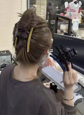 韩国2025秋新款彩色丝绒抓夹大号发量多鲨鱼夹女网红后脑勺盘发夹
