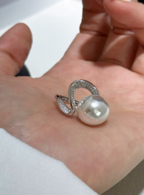 优雅气质精工厚银澳白珍珠戒指