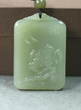 天然和田玉荷花平安无事牌玉吊坠