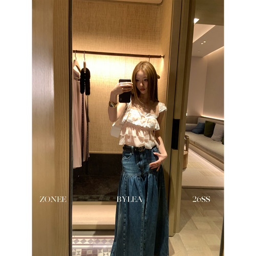 ZONEE/LEA宋亦雯 Camille的春天 法式雪纺方领蕾丝荷叶边吊带上衣 - 图2