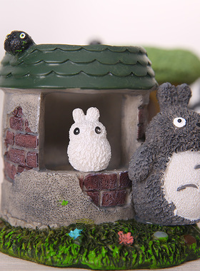 龙猫树桩城堡笔筒摆件