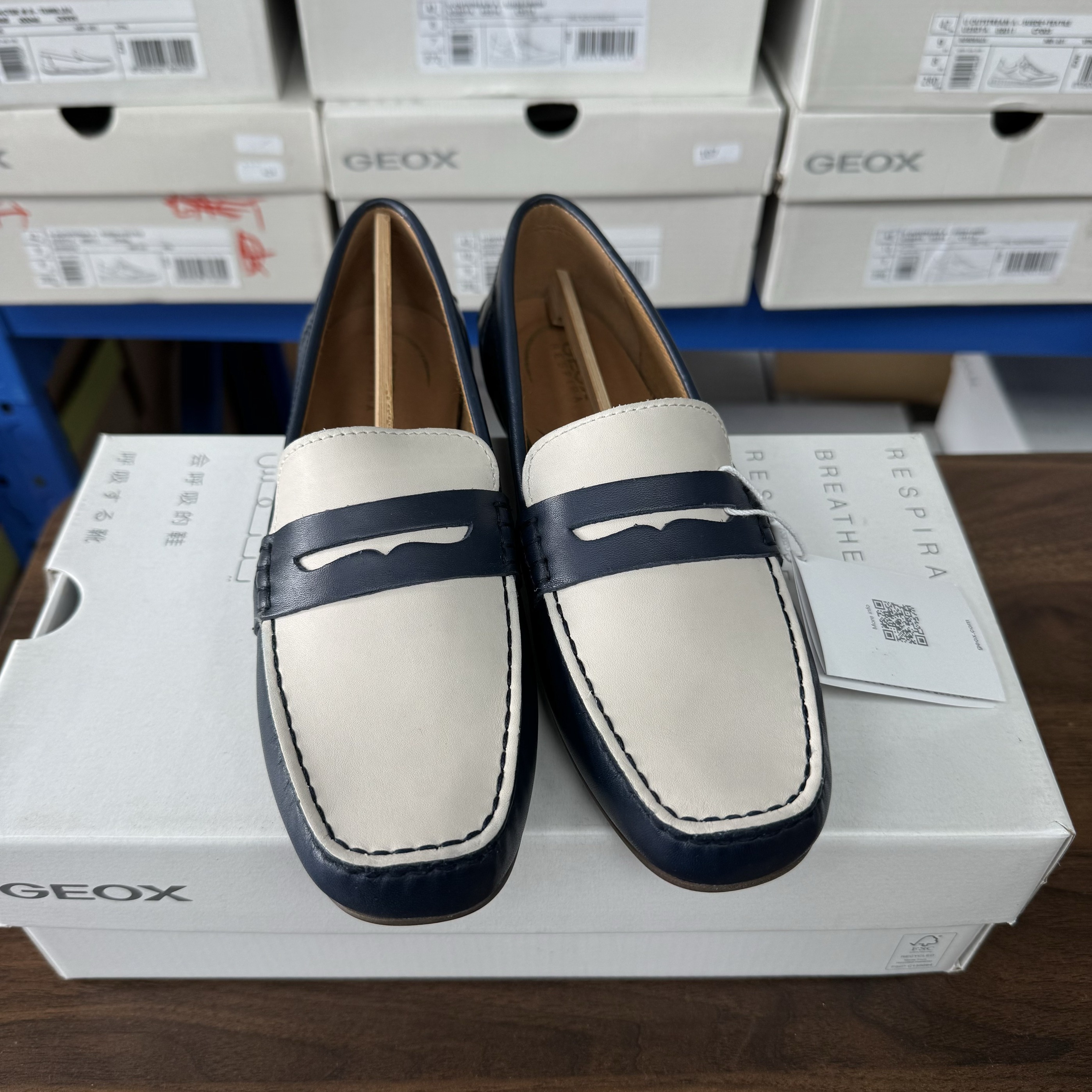 35/38/39码 专柜撤柜GEOX女士浅口牛皮革软面平底鞋 D25BMA CF45V - 图2