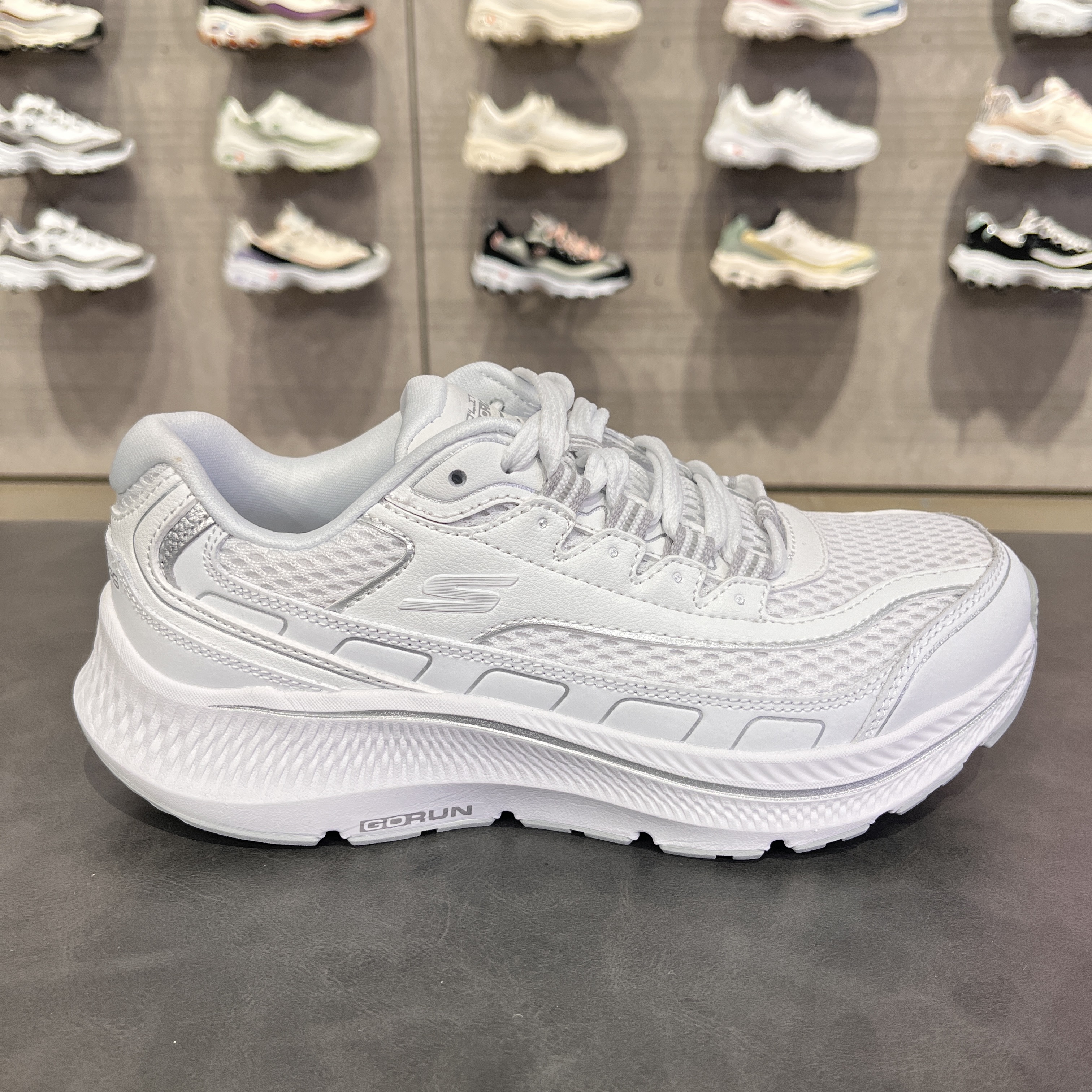 Skechers斯凯奇男女同款轻便舒适网面透气220870跑步鞋128612-图2