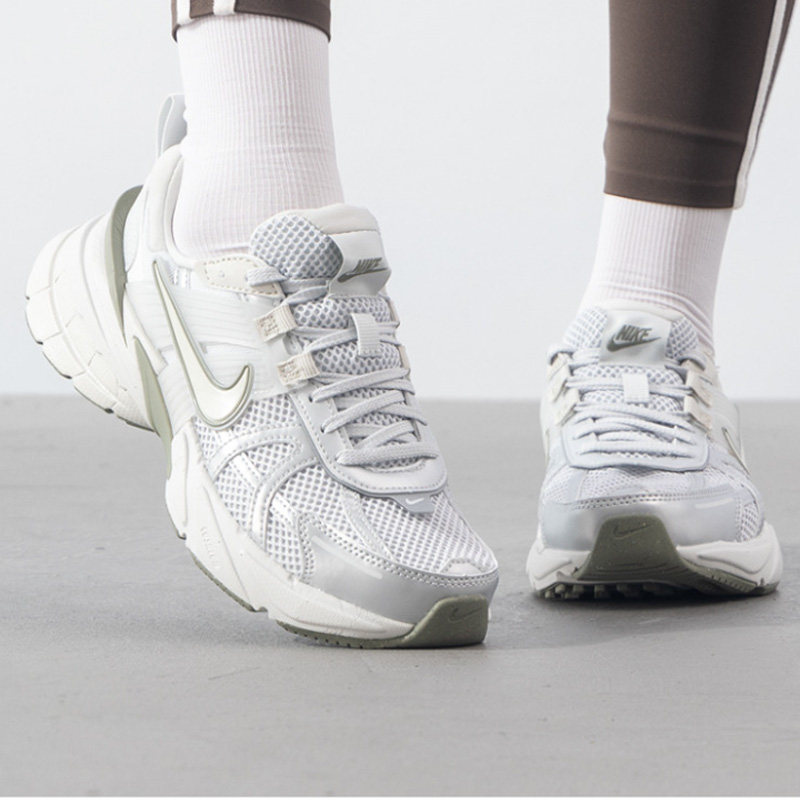 Nike耐克女鞋2025秋季新款W NIKE V5 RNR低帮轻便休闲鞋HQ7901,淘宝优惠券,粉丝福利购,淘宝优惠卷