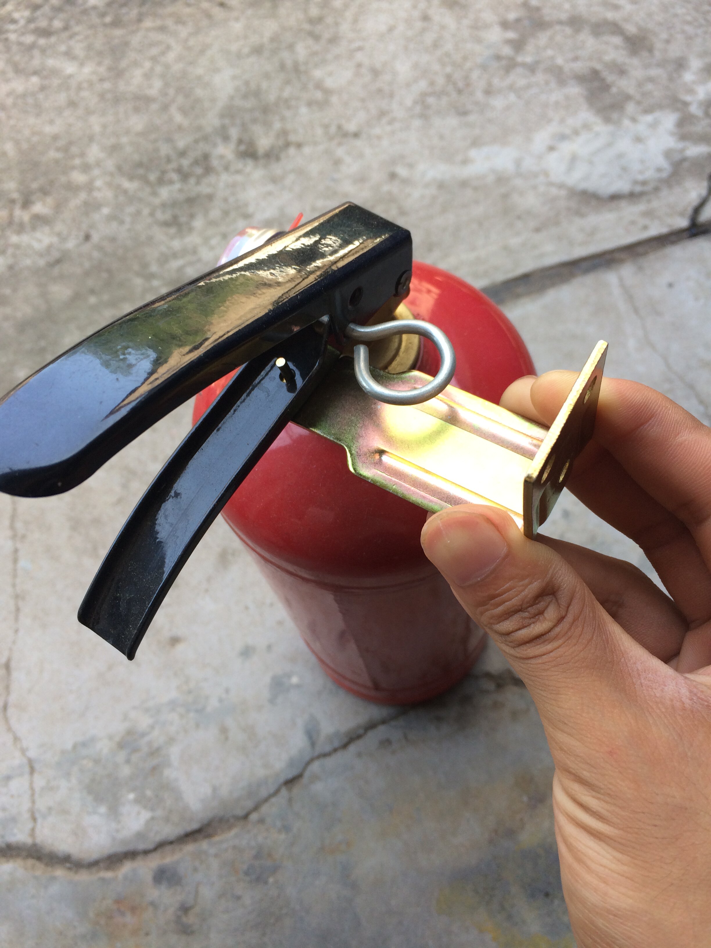 2kg/3kg/4kg/5kg/干粉灭火器挂架灭火器挂钩支架 消防器材