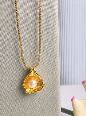 金色贝壳天然淡水珍珠项链女小众精致锁骨链高光泽无瑕珍珠吊坠