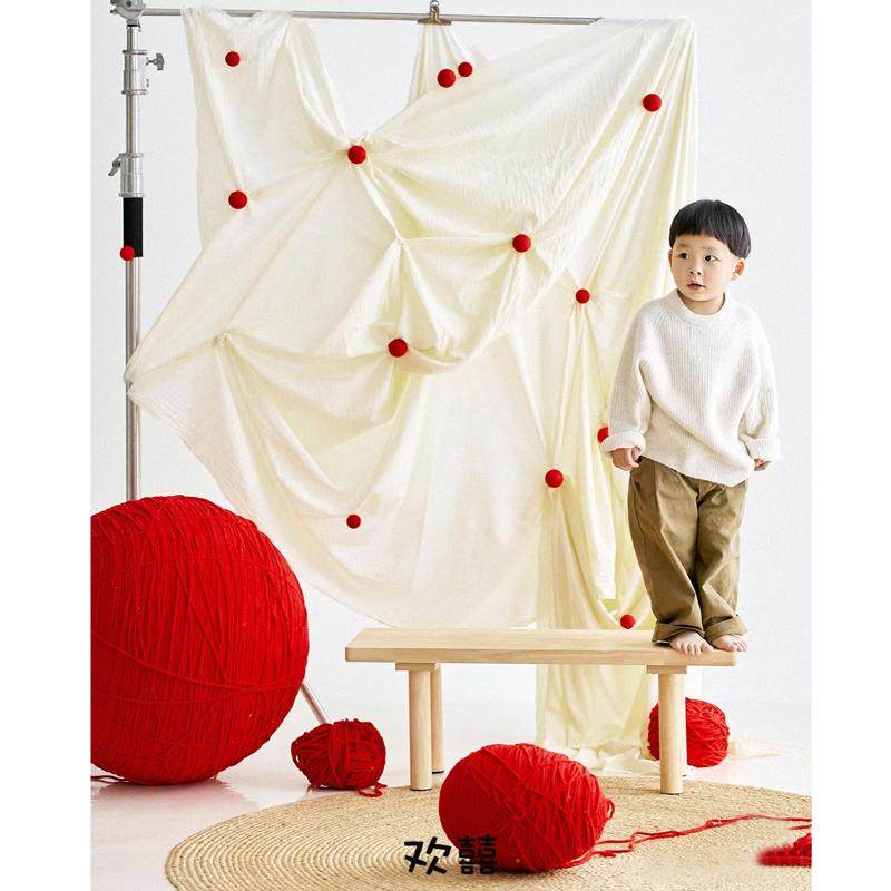 新年儿童拍照道具红毛球米色褶皱背景布红毛线团装饰摆件原麻地毯,淘宝优惠券,粉丝福利购,淘宝优惠卷
