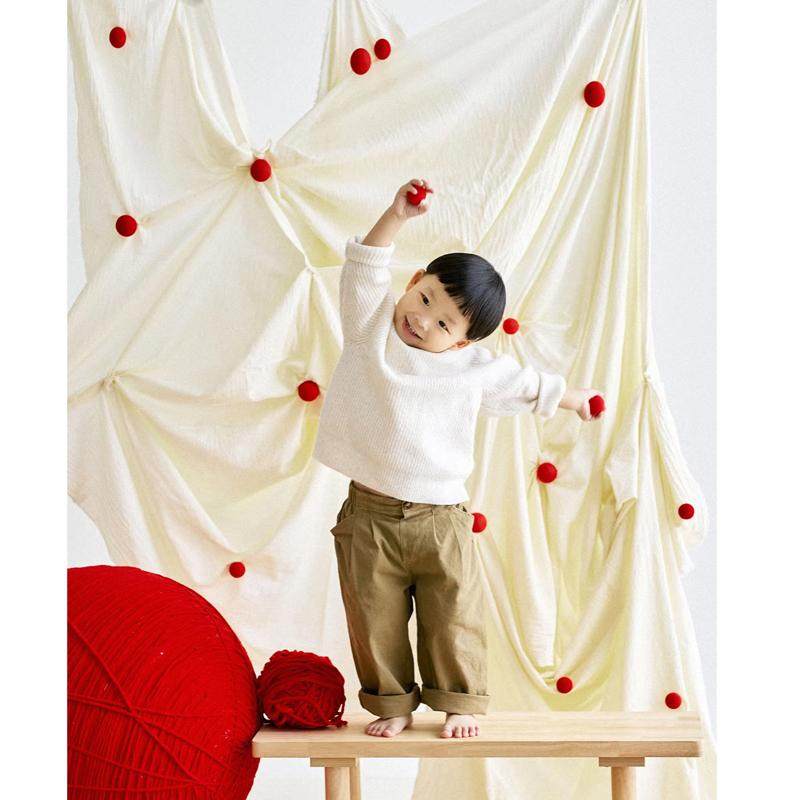 新年儿童拍照道具红毛球米色褶皱背景布红毛线团装饰摆件原麻地毯,淘宝优惠券,粉丝福利购,淘宝优惠卷