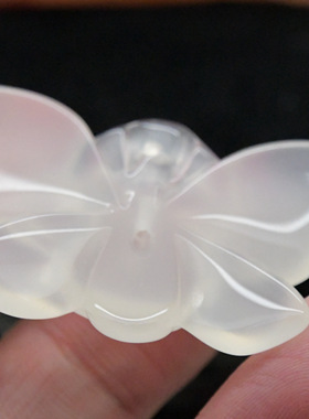 圆梦开運阁天然高冰玉髓蝴蝶兰