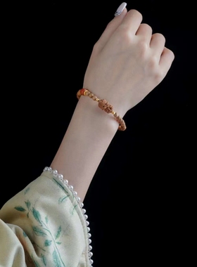 0.5老山檀香搭配老山精雕黄财神，直切珠南红等财神雕工立体精细