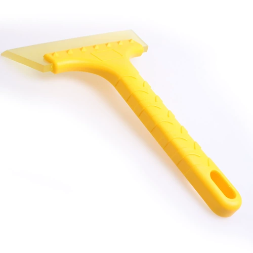 Автомобильные скребки с льдом и снежной лопатой в зимнем стекле Снеж снег