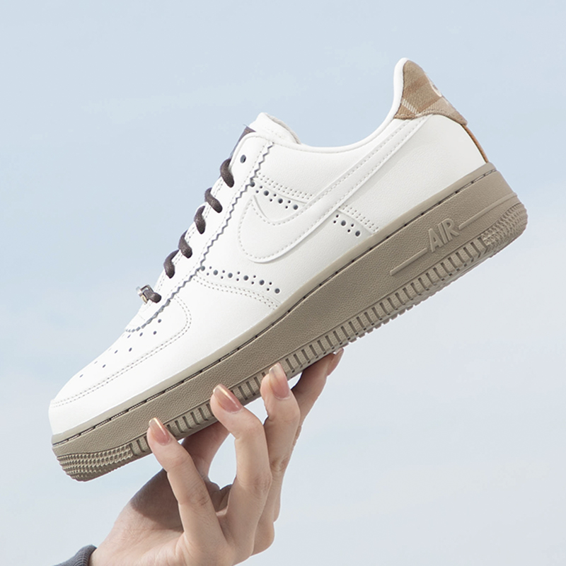 耐克（NIKE）Air Force 1 07 AF1空军一号女子低帮休闲运动板鞋-图1