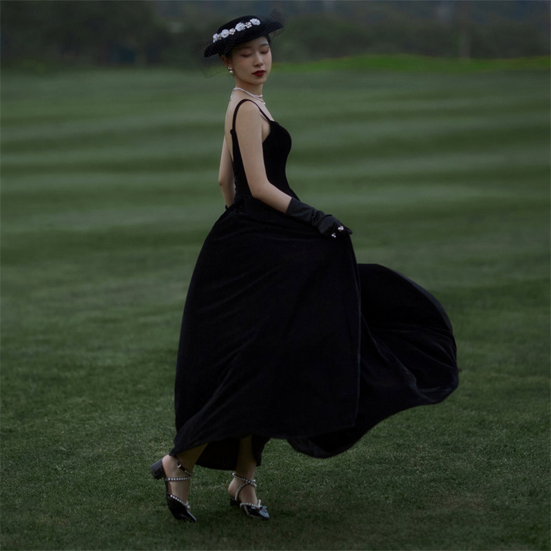 2025新款复古黑色赫本风小礼服连衣裙吊带影楼主题轻婚纱摄影服装,淘宝优惠券,粉丝福利购,淘宝优惠卷
