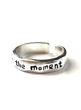 Live in the moment戒指 活在當下 開口可調节指环