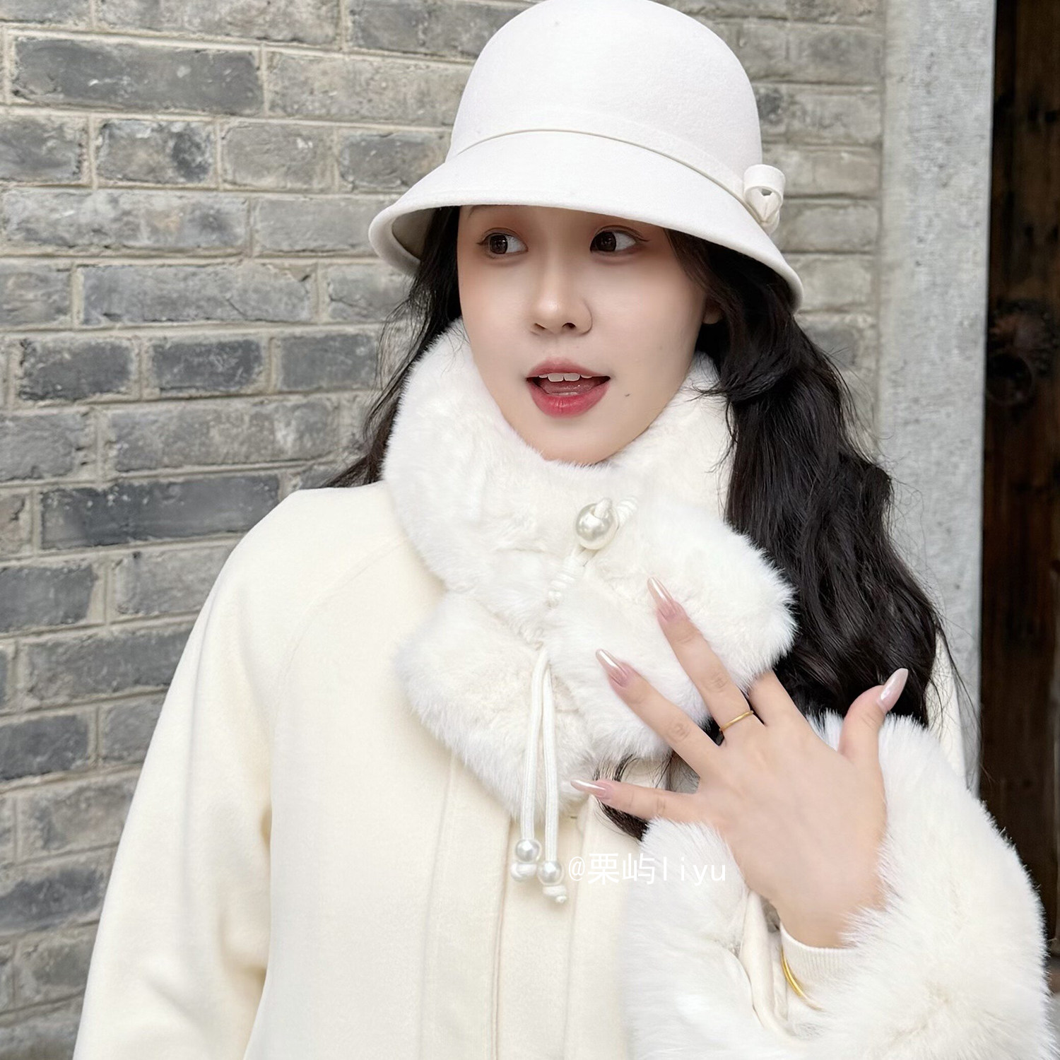 千金风白色毛绒围巾女冬季高级感仿皮草配饰保暖交叉毛领围脖脖套,淘宝优惠券,粉丝福利购,淘宝优惠卷