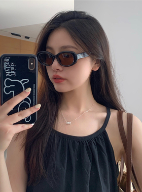 丁走走千禧辣妹风时尚显脸小墨镜