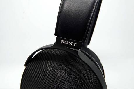 Sony Mdr Z1r Review 2 000 Headphones Featuring Chord Dave Dac Kitguru Part 2