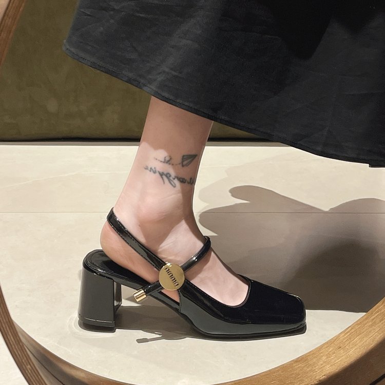 包头凉鞋女玛丽珍仙女风2024夏季新款中跟法式一字带粗跟后空单鞋