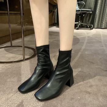 ເກີບສັ້ນສົ້ນຕີນຫນາສໍາລັບແມ່ຍິງທີ່ມີ velvet ແລະ versatile 2023 ດູໃບໄມ້ລົ່ນແລະລະດູຫນາວໃຫມ່ອິນເຕີເນັດສະເຫຼີມສະຫຼອງ slim boots ຫນັງອ່ອນ mid-heeled Martin ເກີບສໍາລັບແມ່ຍິງ