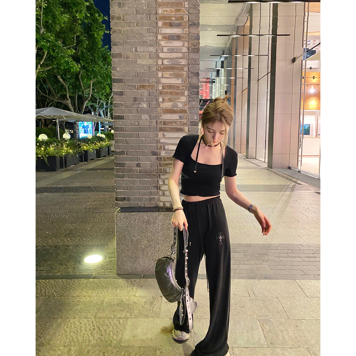 THEOPENDM2022夏季新款修身显瘦短款方领t恤上衣女辣妹下摆不规则
