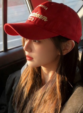 红色帽子女春夏字母刺绣大头围显脸小帽檐棒球帽百搭新年鸭舌帽男