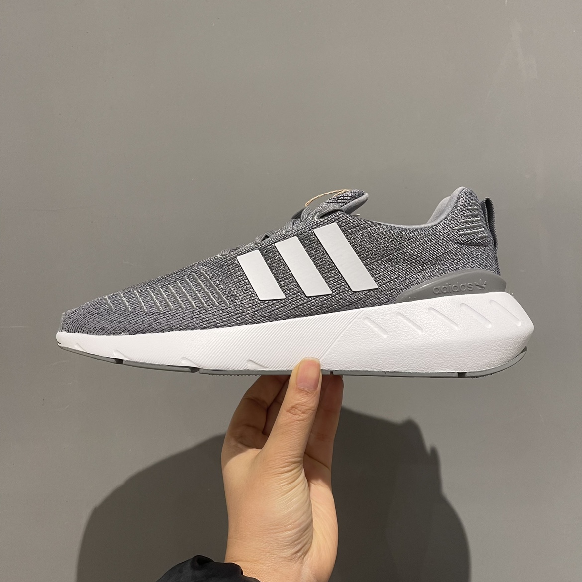 Adidas/阿迪达斯三叶草男女同款耐磨运动鞋休闲鞋跑步鞋 GZ3495 - 图1