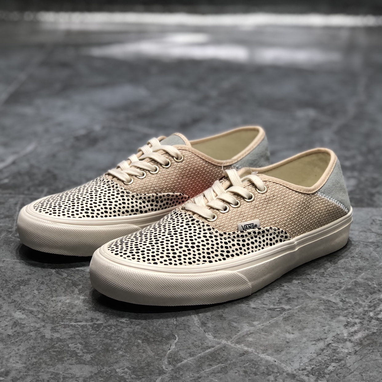 vans authentic波点低帮安纳海姆男女同款帆布板鞋子VN0A5HYPAYR - 图1