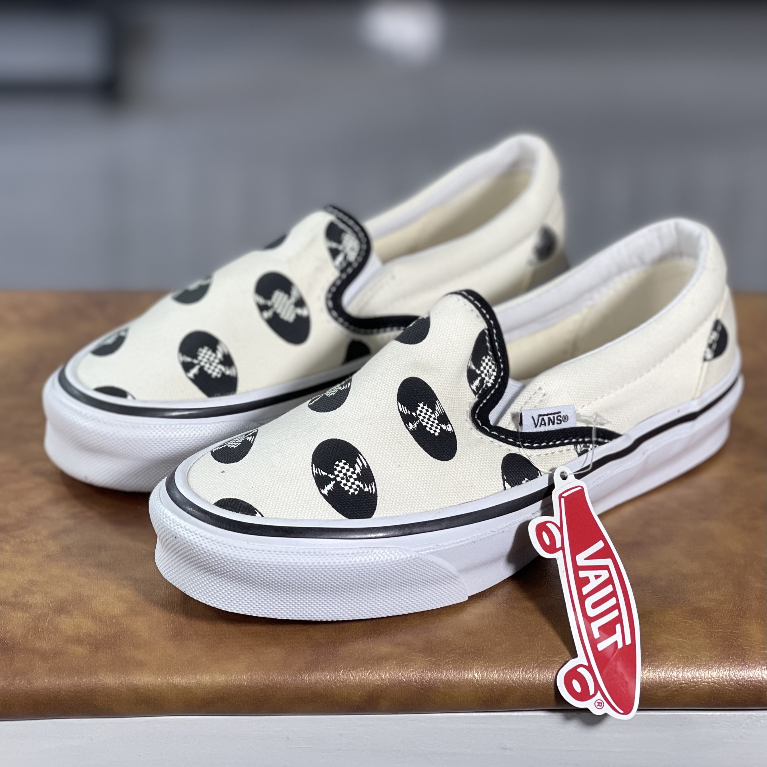 Vans Slip-on联名一脚蹬男女款米白色休闲帆布板鞋子VN0A45JK592 - 图1