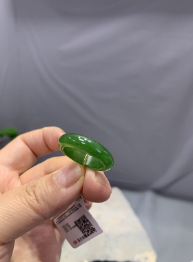 天然和田玉碧玉阳绿戒指指环俄罗斯料港码16码558号一物一证书