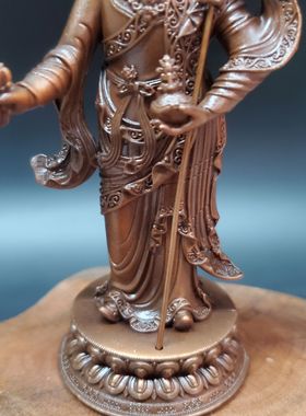 尼泊尔工艺纯铜站立莲花生大士佛像紫铜摆件藏传密宗居家供奉
