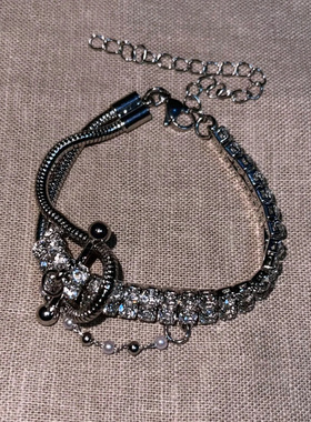 满钻不对称手链女生轻奢小众设计高级感新款手环辣妹风配饰