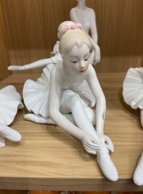 外贸西洋人物芭蕾少女雅致陶瓷人物瓷偶弹钢琴摆件桌面展厅收藏品