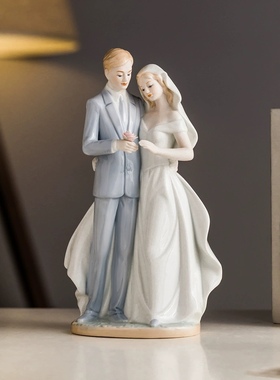 现代家居装饰品西洋女人物陶瓷摆件客厅卧室酒柜玄关摆设结婚礼物