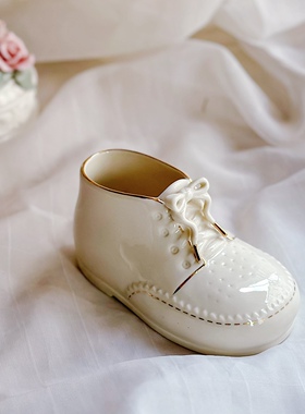 陶瓷宝宝鞋子存钱罐笔筒花插纪念