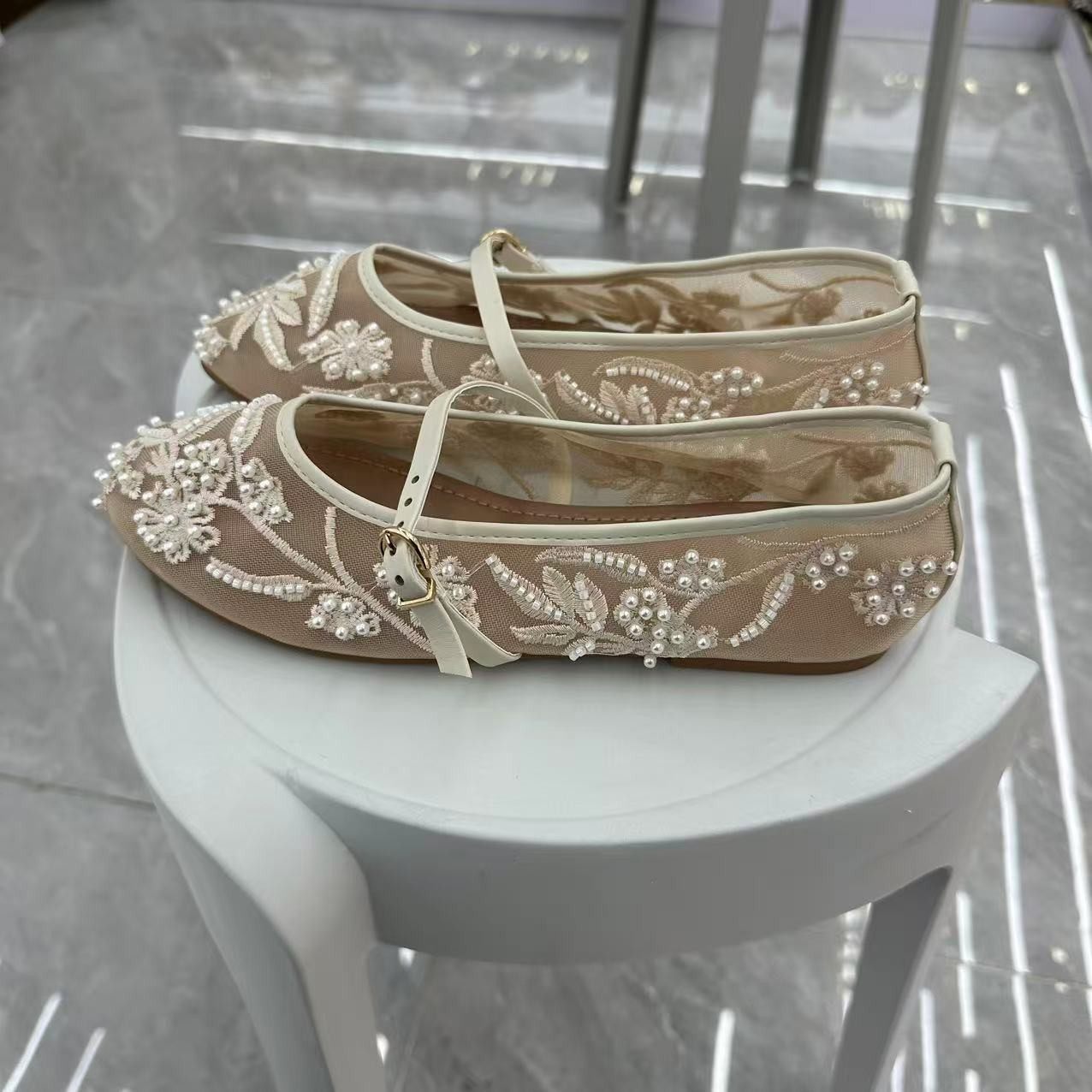 西班牙新中式软底平底单鞋女白色珍珠国风刺绣网纱圆头扣带跳舞鞋,淘宝优惠券,粉丝福利购,淘宝优惠卷