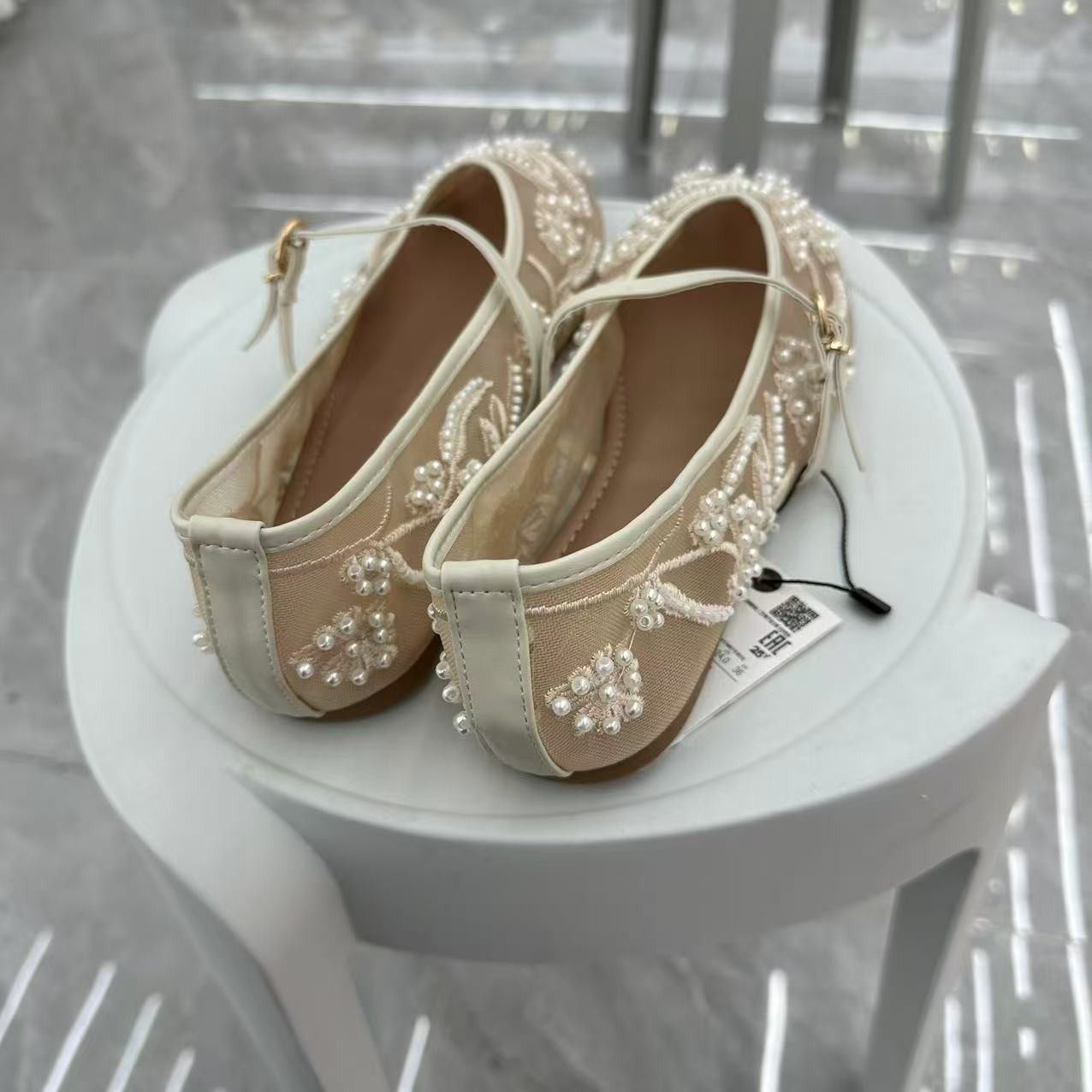 西班牙新中式软底平底单鞋女白色珍珠国风刺绣网纱圆头扣带跳舞鞋,淘宝优惠券,粉丝福利购,淘宝优惠卷