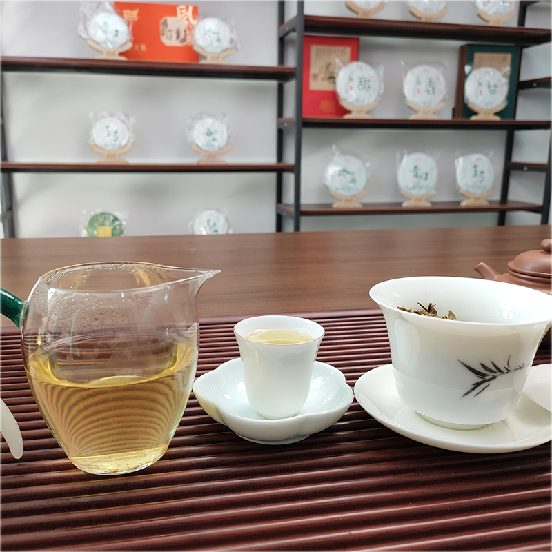 拍2发3趣普茶叶趣普的茶生普板山老树纯料春普洱茶生茶紧压茶357g