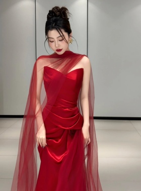 新娘结婚礼服 敬酒服酒红色披肩围脖纱脖颈纱软纱飘逸摄影拍照红