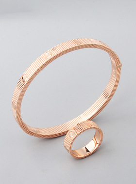 白金色轻奢条纹手镯情侣对戒套装