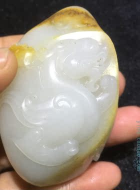 益百趣和田玉黄皮籽料府上有龙把件收藏级苏工精品原矿籽料把件