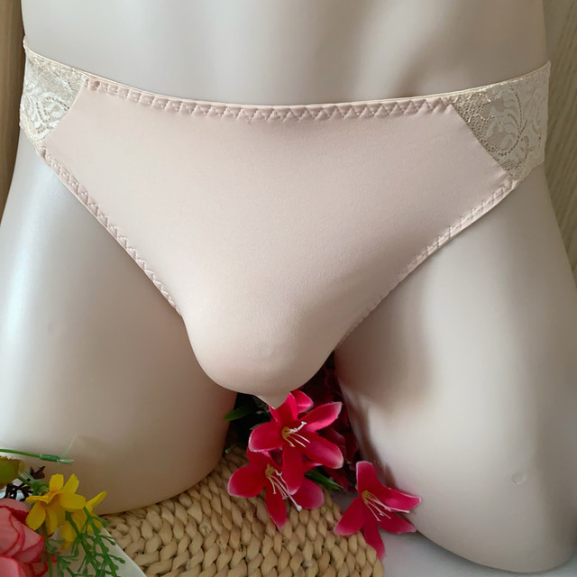 Foreign trade feminine design men's nude three-legged pants comfortable and close-fitting breathable everyday wear half-butt men's underwear