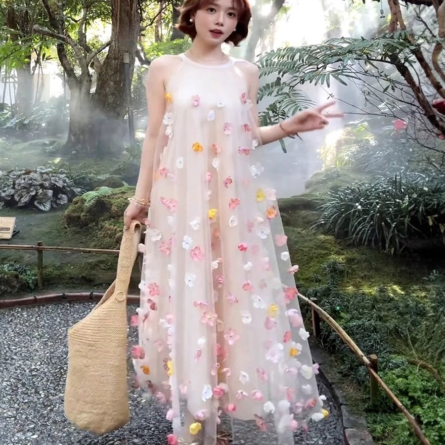 法式绝美超火仙女挂脖长裙子2025春夏新品立体花朵显瘦公主连衣裙 - 图1