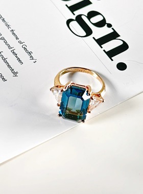 【vintage饰品】金色镶嵌蓝绿色宝石戒指 简约 贵气