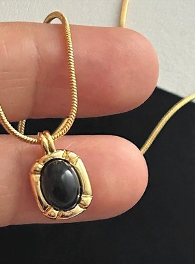 好团圆向前白百何同款金色黑玛瑙项链 叠戴配饰高级感轻奢蛇骨链